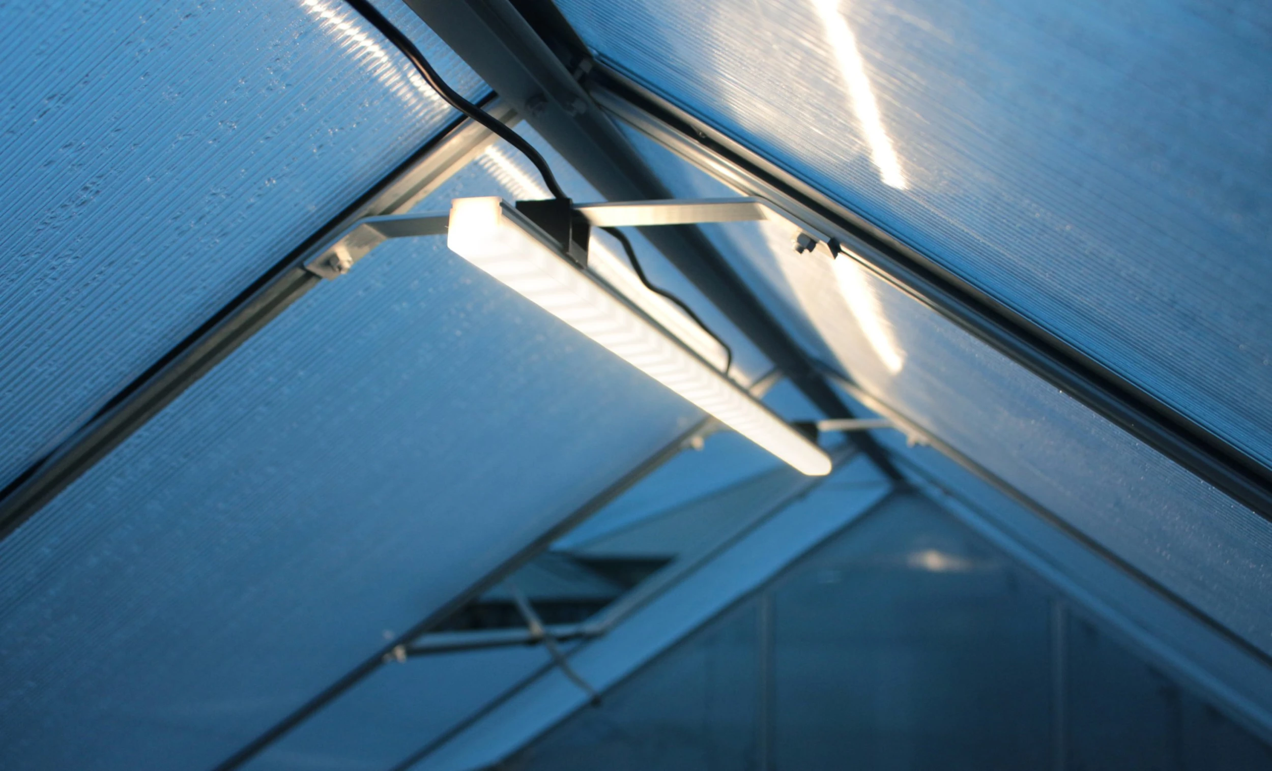 Pergart LED Leuchte lang 100 cm 30 LED's Pergart LED Leuchte Lang 100 Cm 30 LED's -Vitavia Speichern 4005717181482 scaled