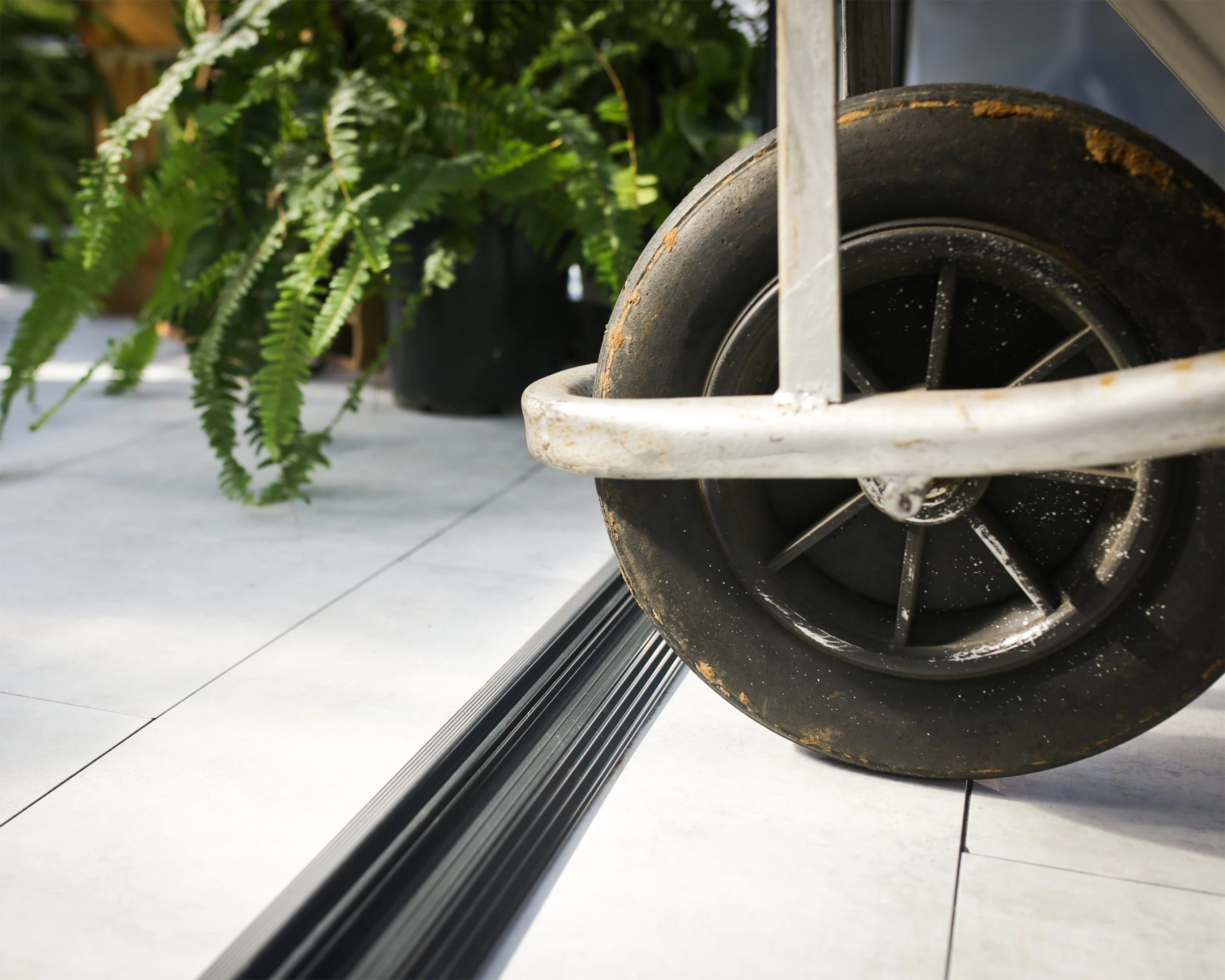 Canopia Gewächshaus Victory Orangerie 305 x 365 x 269 cm Palram Canopia Gewächshaus Victory Orangerie 305 X 365 X 269 Cm -Vitavia Speichern 7290103121914 22 scaled